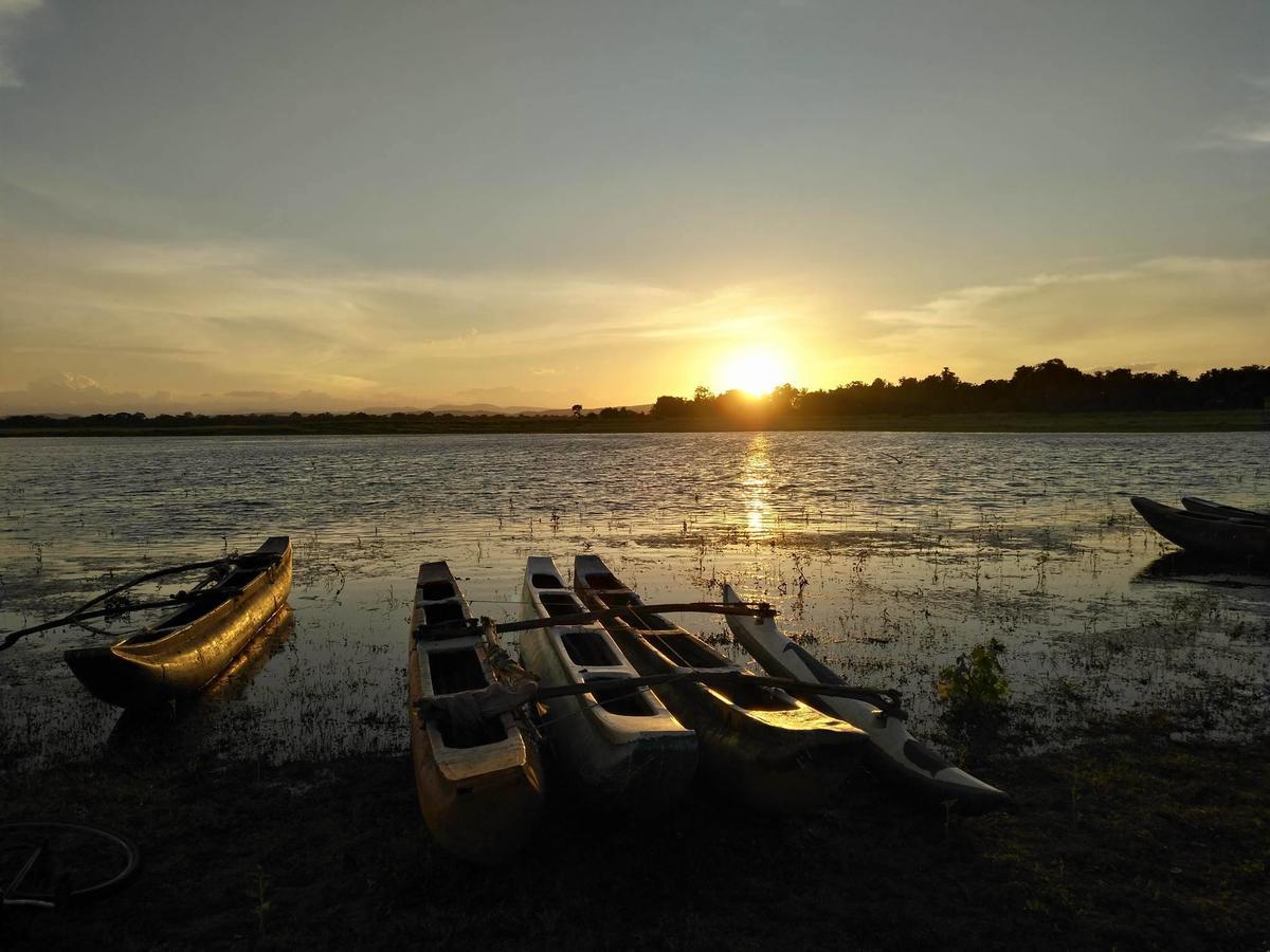 Pharo Lake ポロンナルワ エクステリア 写真